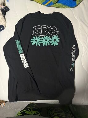 EDC Men's Long Sleeve Graphic Tee - Black with Mint Floral
